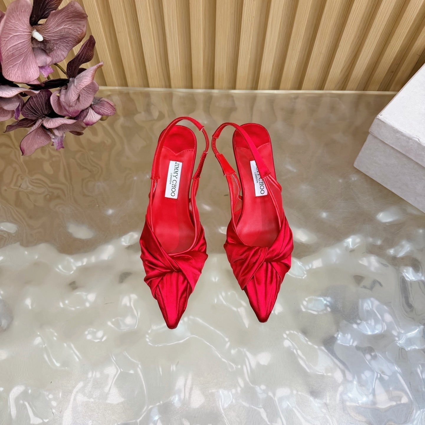 БОСОНІЖКИ JIMMY CHOO 26S НА ПІДБОРАХ 60 ММ ЧЕРВОНОГО КОЛЬОРУ З АТЛАСУ З ДЕТАЛЛЮ У ВИГЛЯДІ ВУЗЛА
