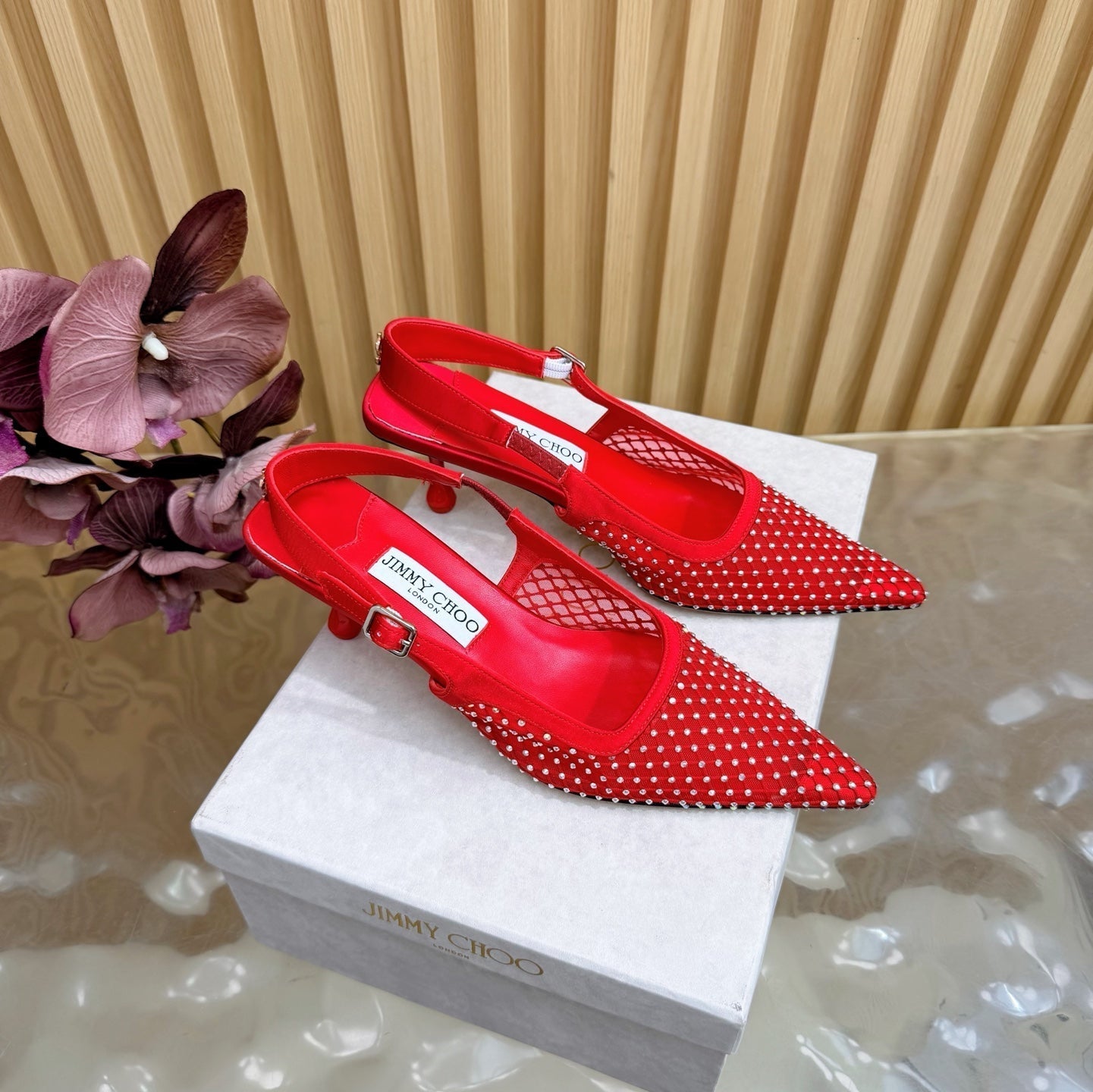 ЖІНОЧІ БОСОНІЖКИ JIMMY CHOO 26S НА ПІДБОРАХ 60 ММ З ЧЕРВОНОЇ СІТКИ ТА КРИСТАЛІВ