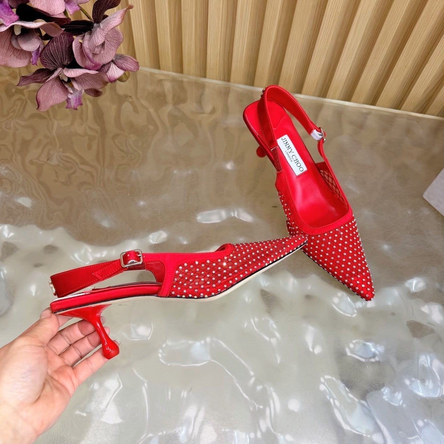 ЖІНОЧІ БОСОНІЖКИ JIMMY CHOO 26S НА ПІДБОРАХ 60 ММ З ЧЕРВОНОЇ СІТКИ ТА КРИСТАЛІВ