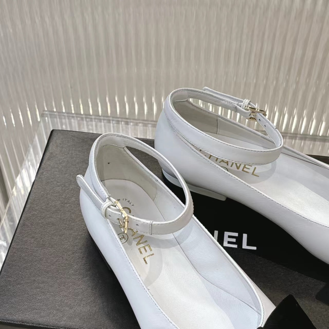 BOW MARY JANE SHOES IN WHITE LAMBSKIN - 35
