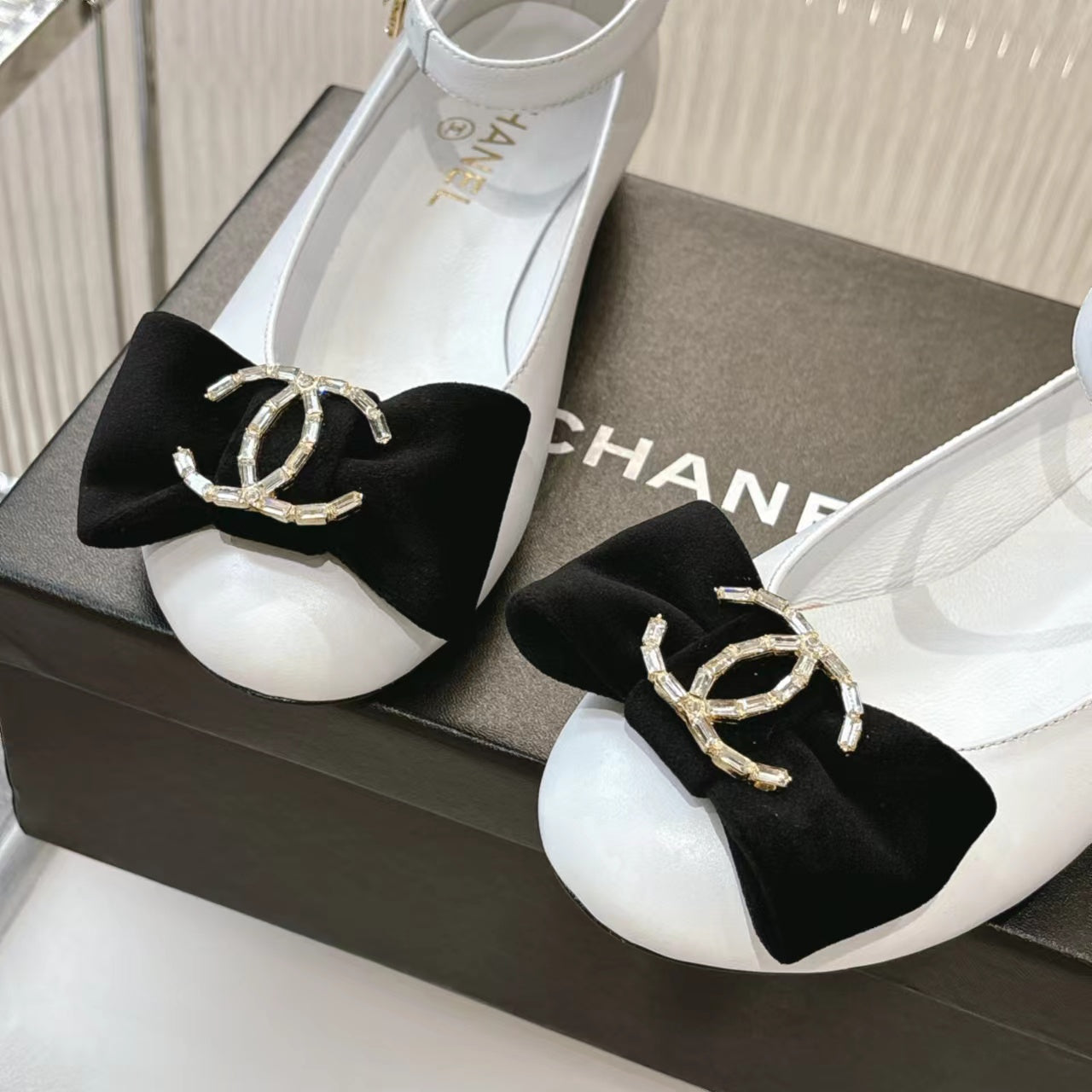 BOW MARY JANE SHOES IN WHITE LAMBSKIN - 35
