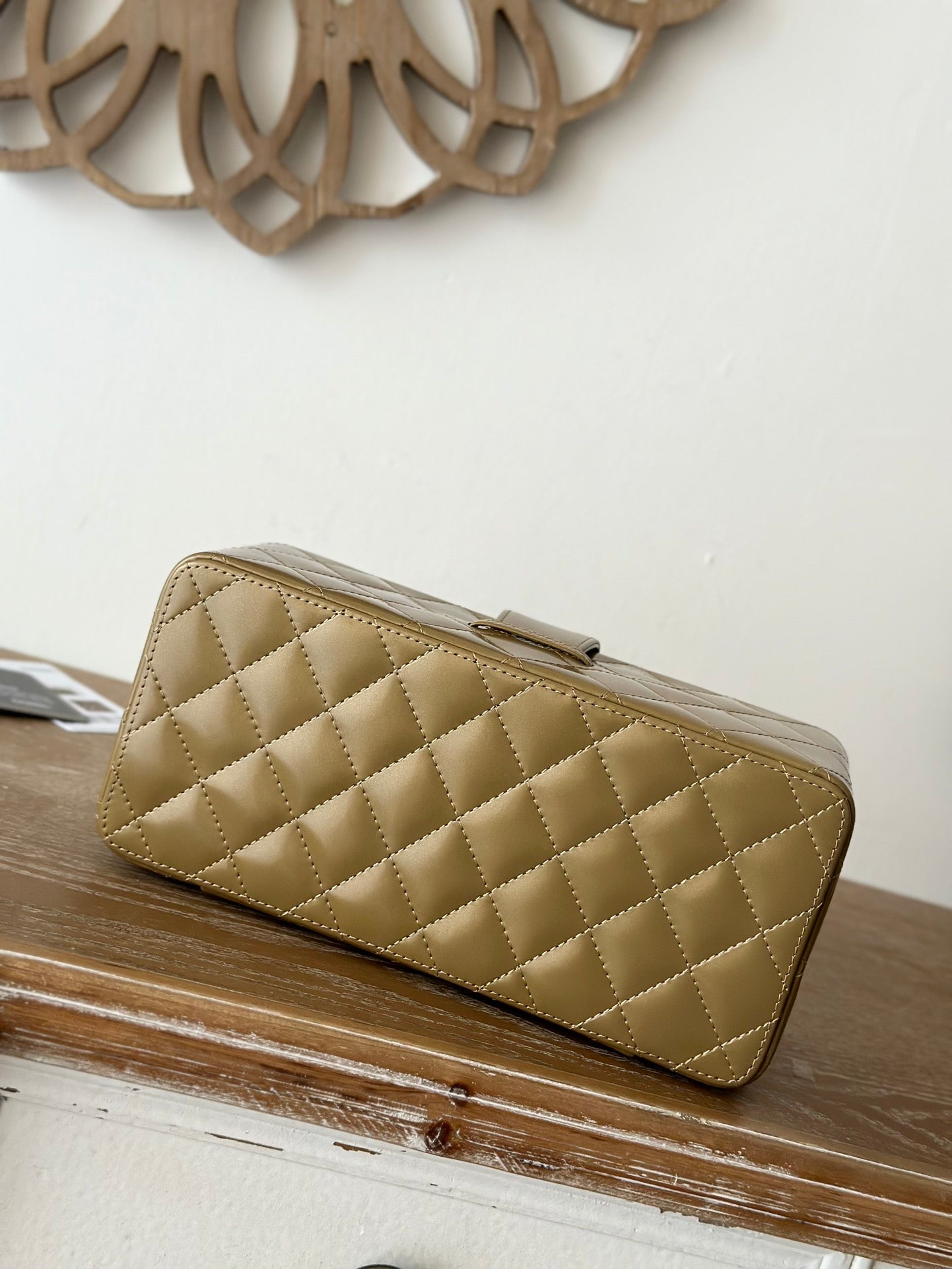 VINTAGE COSMETIC BAG 22 IN CAPE PALLISER SHINY CALFSKIN GOLD HARDWARE