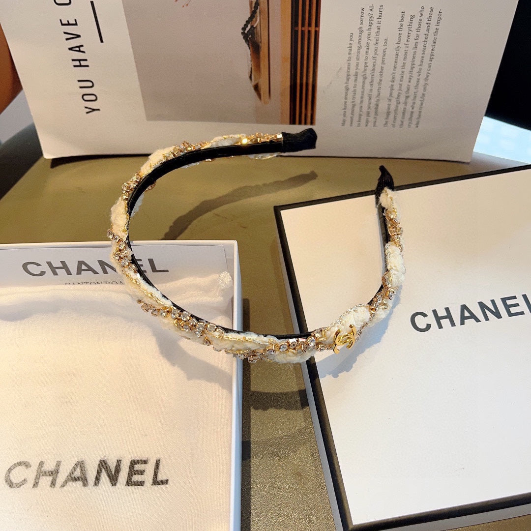 WHITE FABRIC WITH CRYSTAL HAIRBAND 417311