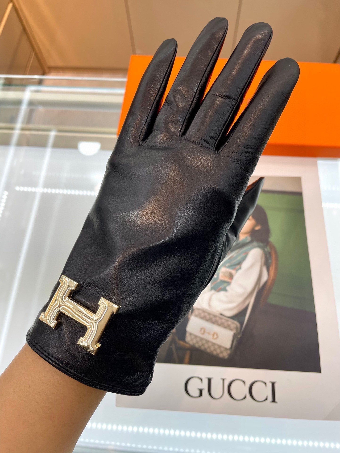 TOUCHSCREEN GLOVES IN BLACK LAMBSKIN WITH CASHMERE LINING - M