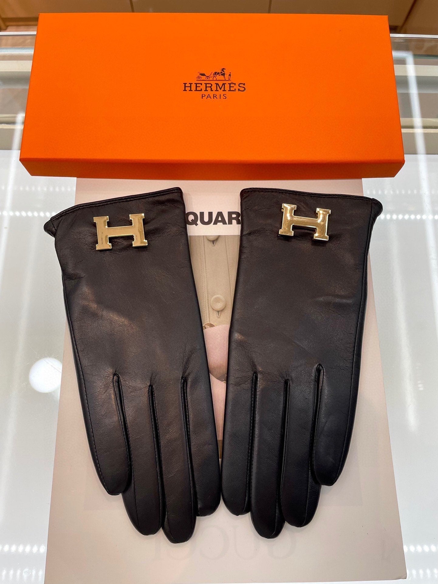 TOUCHSCREEN GLOVES IN BLACK LAMBSKIN WITH CASHMERE LINING - M