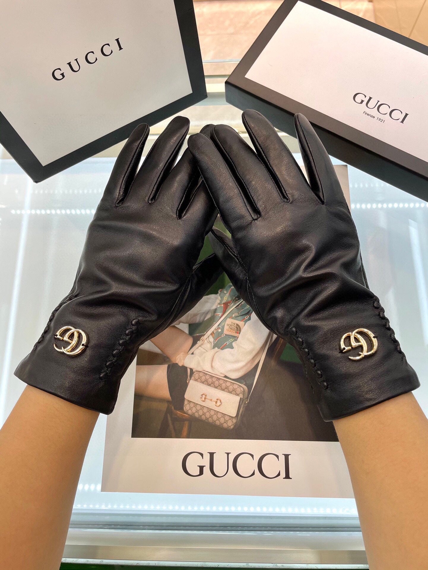 GLOVES IN BLACK LAMBSKIN AND FLEECE LINING 441830 - L