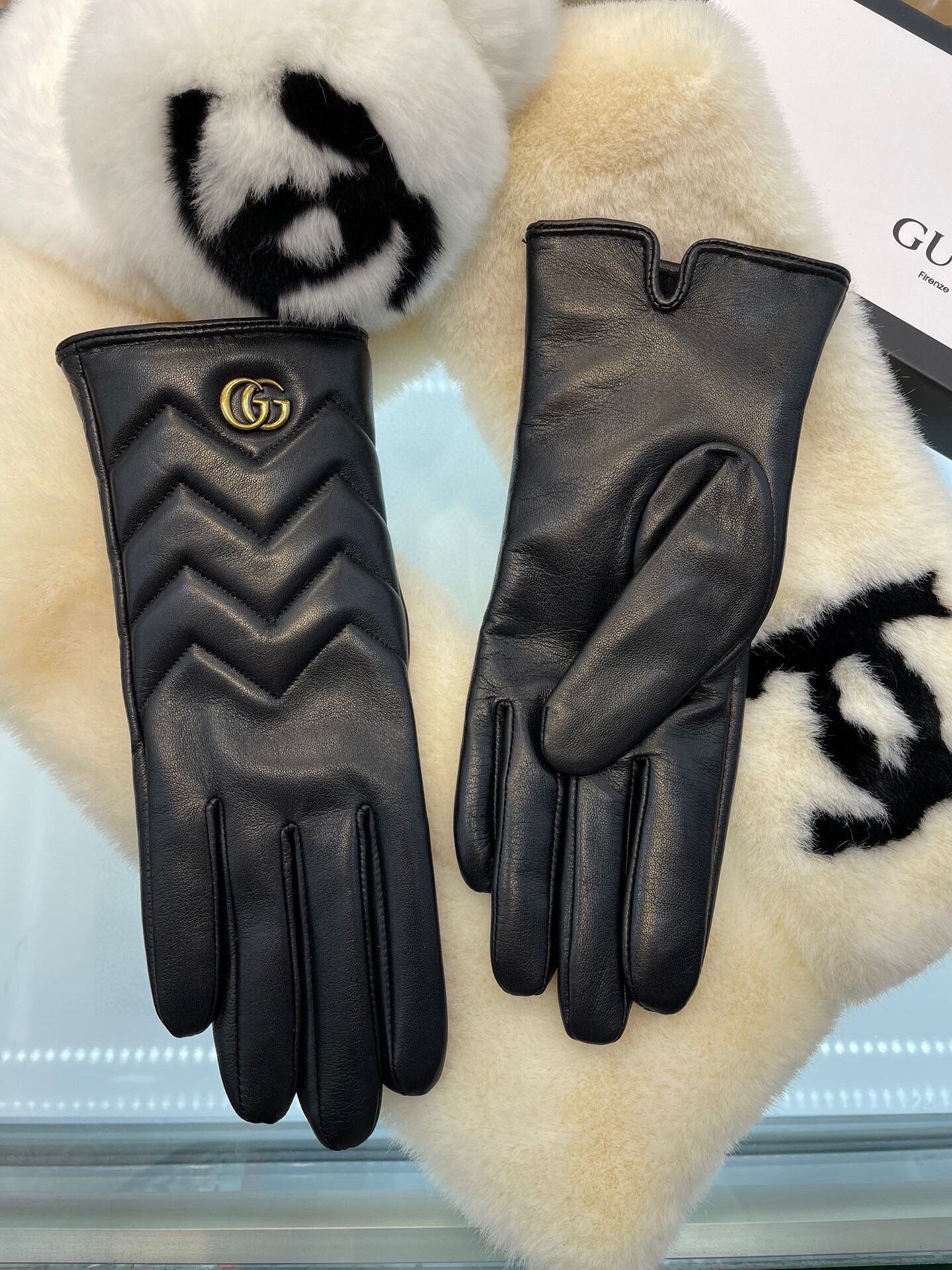 MARMONT GLOVES IN BLACK LAMBSKIN 463844 - M