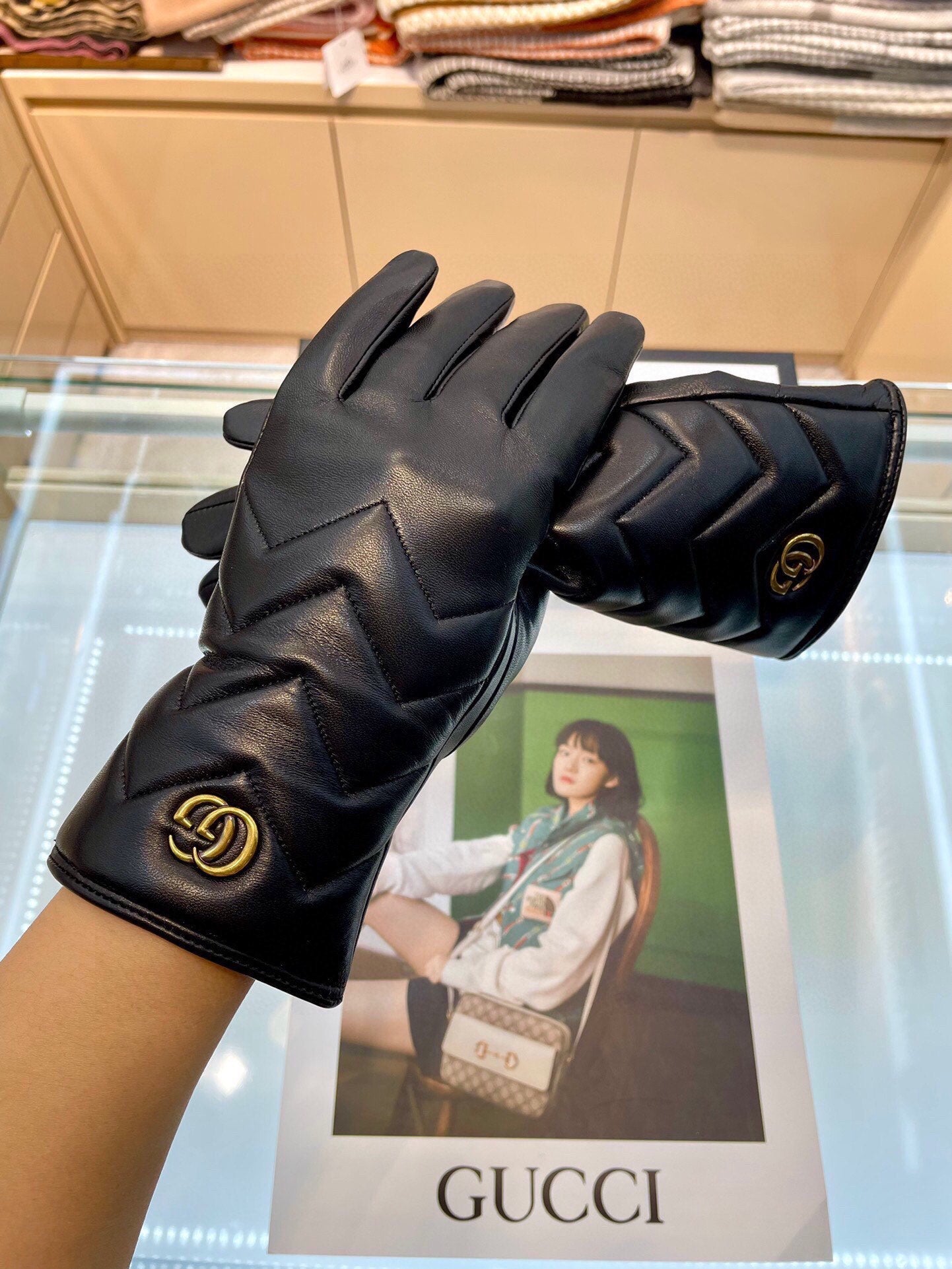 MARMONT GLOVES IN BLACK LAMBSKIN 463844 - M