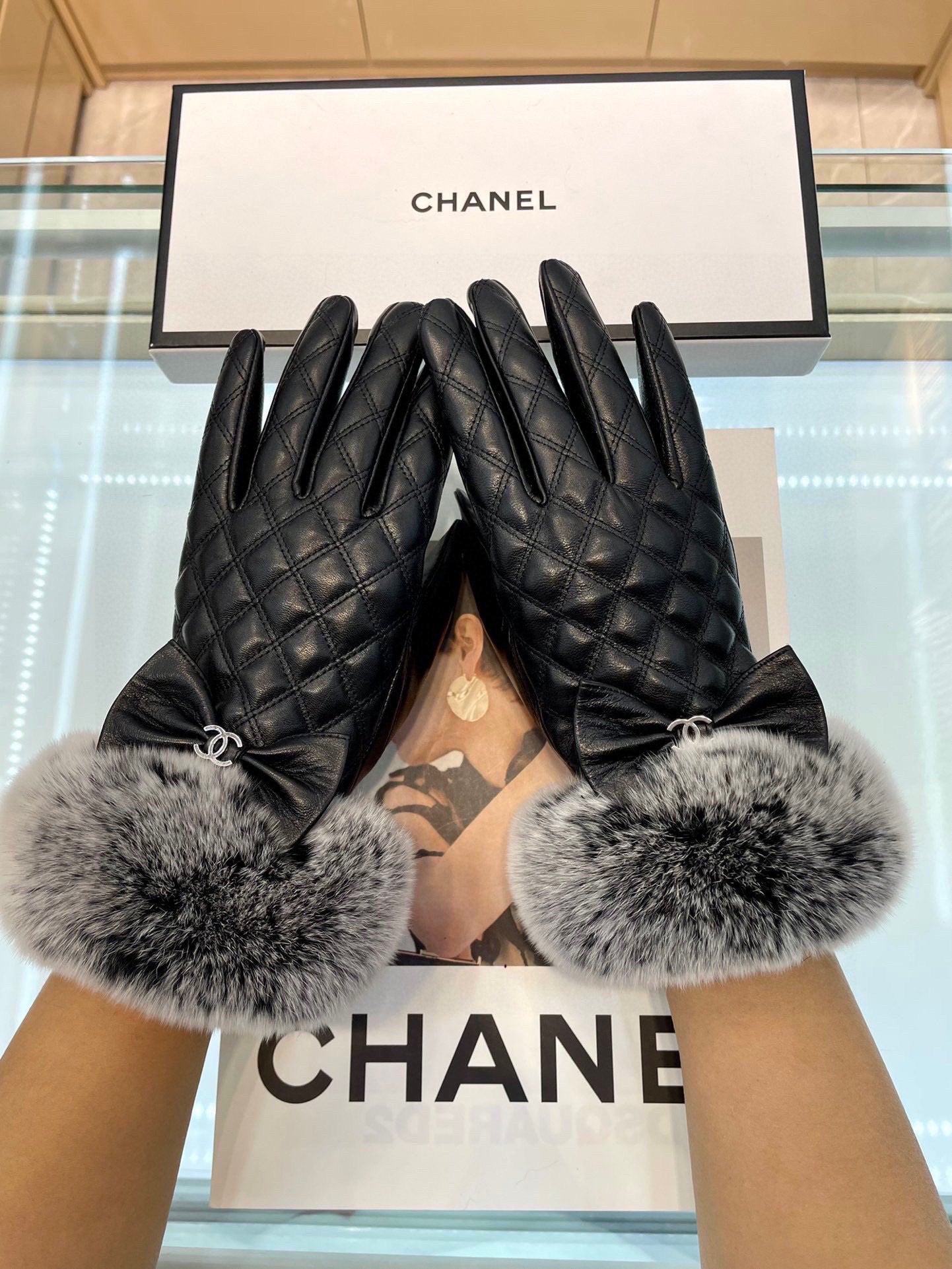 GLOVES IN BLACK LAMBSKIN WITH RABBIT FUR 463833 - M