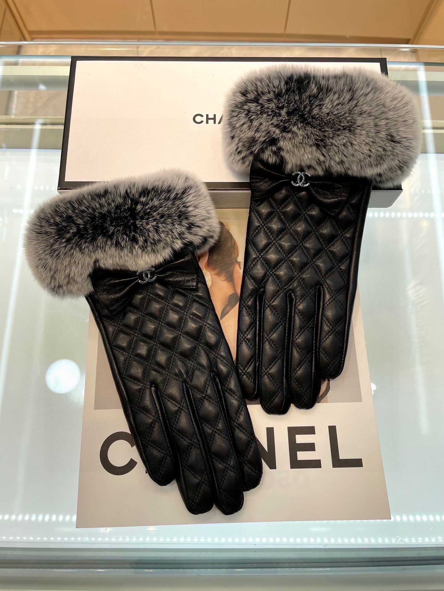 GLOVES IN BLACK LAMBSKIN WITH RABBIT FUR 463833 - M