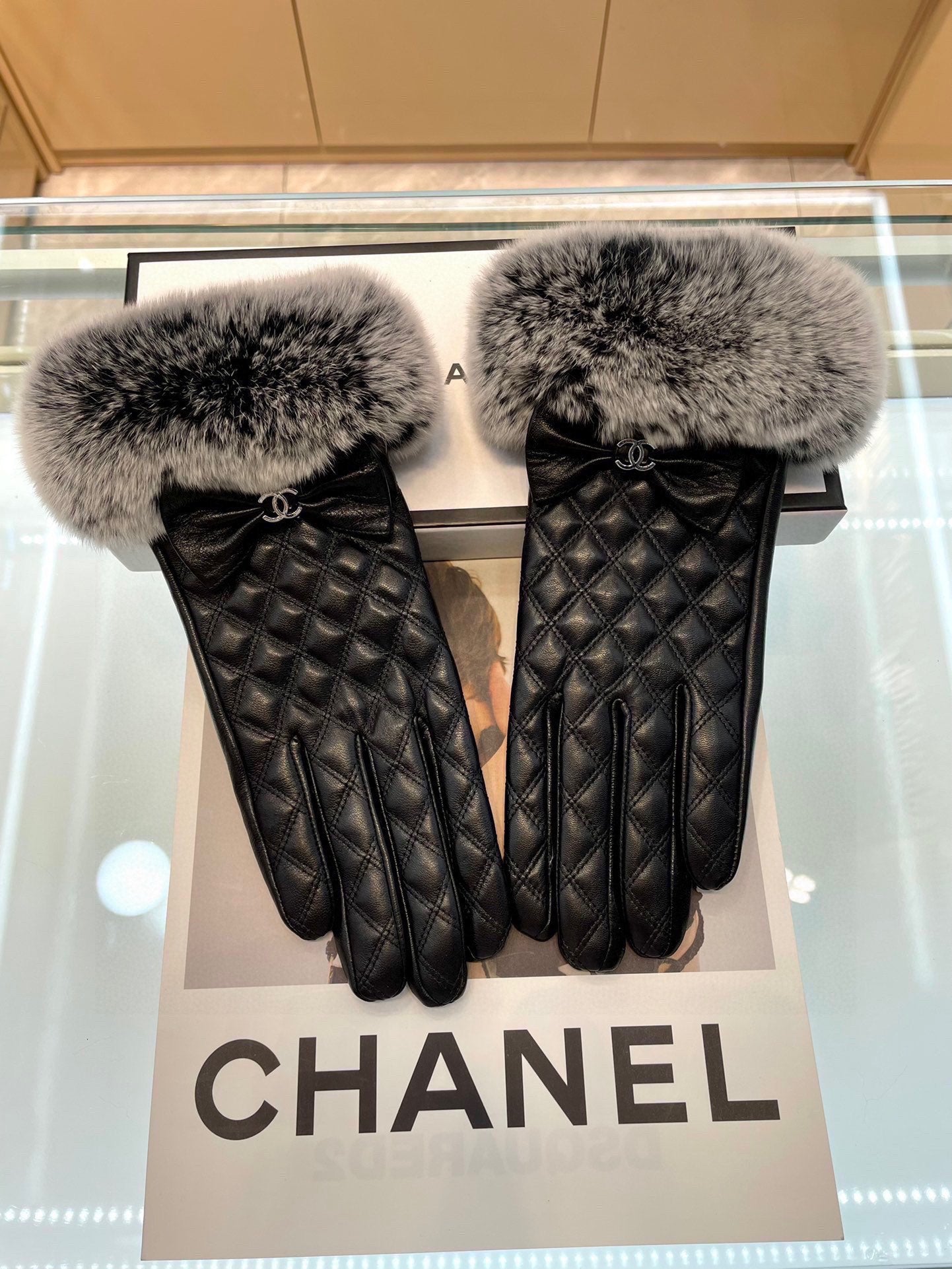 GLOVES IN BLACK LAMBSKIN WITH RABBIT FUR 463833 - M