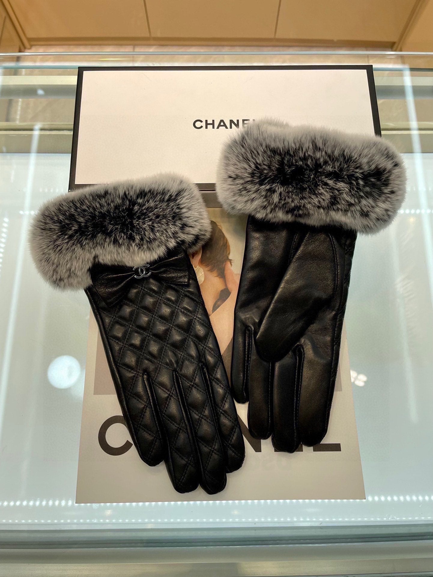 GLOVES IN BLACK LAMBSKIN WITH RABBIT FUR 463833 - M