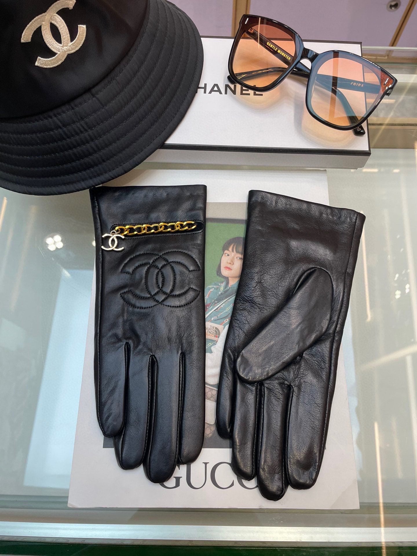 GLOVES IN BLACK LAMBSKIN GOLD HARDWARE 463837 - M