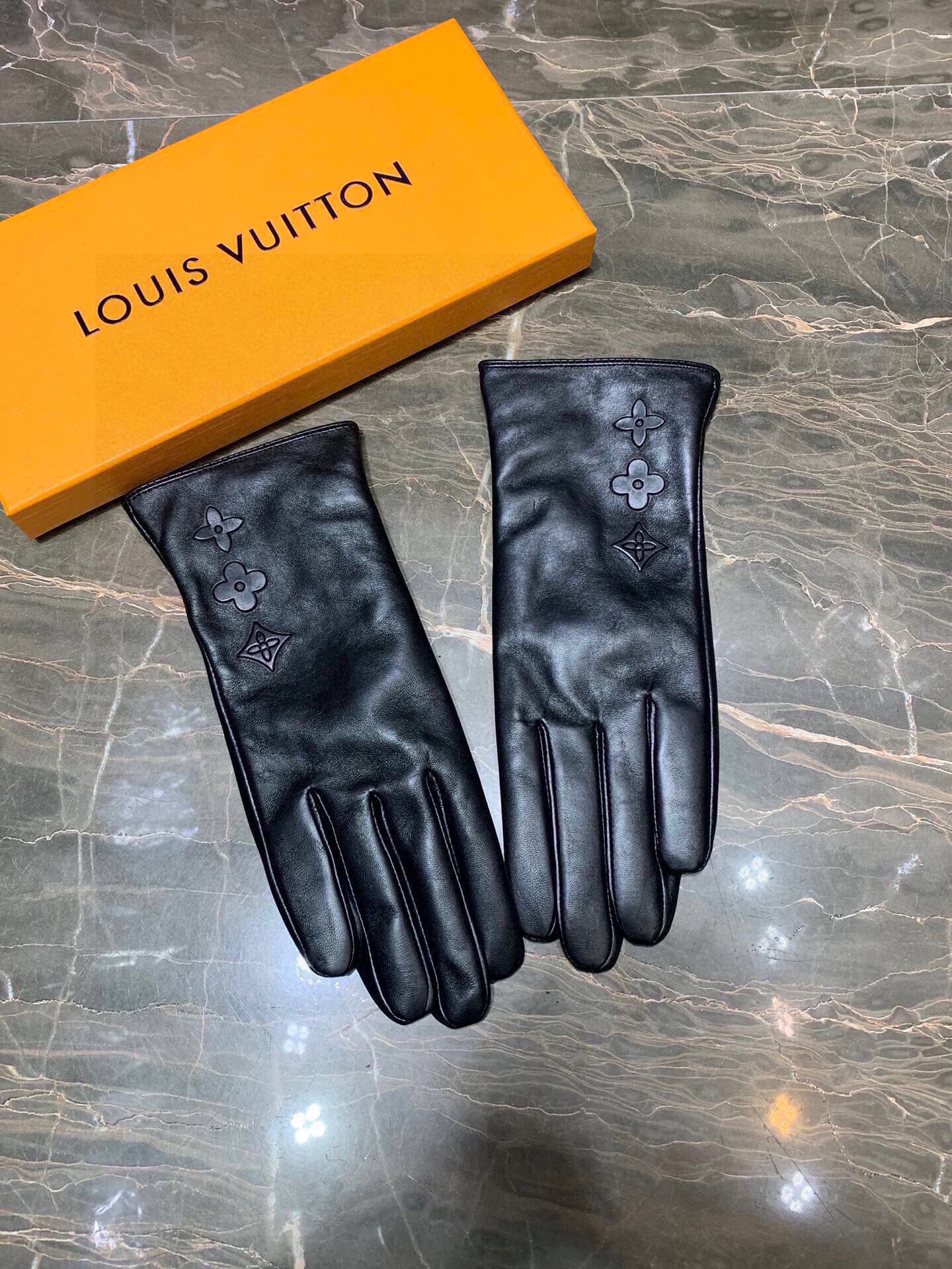GLOVES IN BLACK EMBOSSED LAMBSKIN 465060 - M