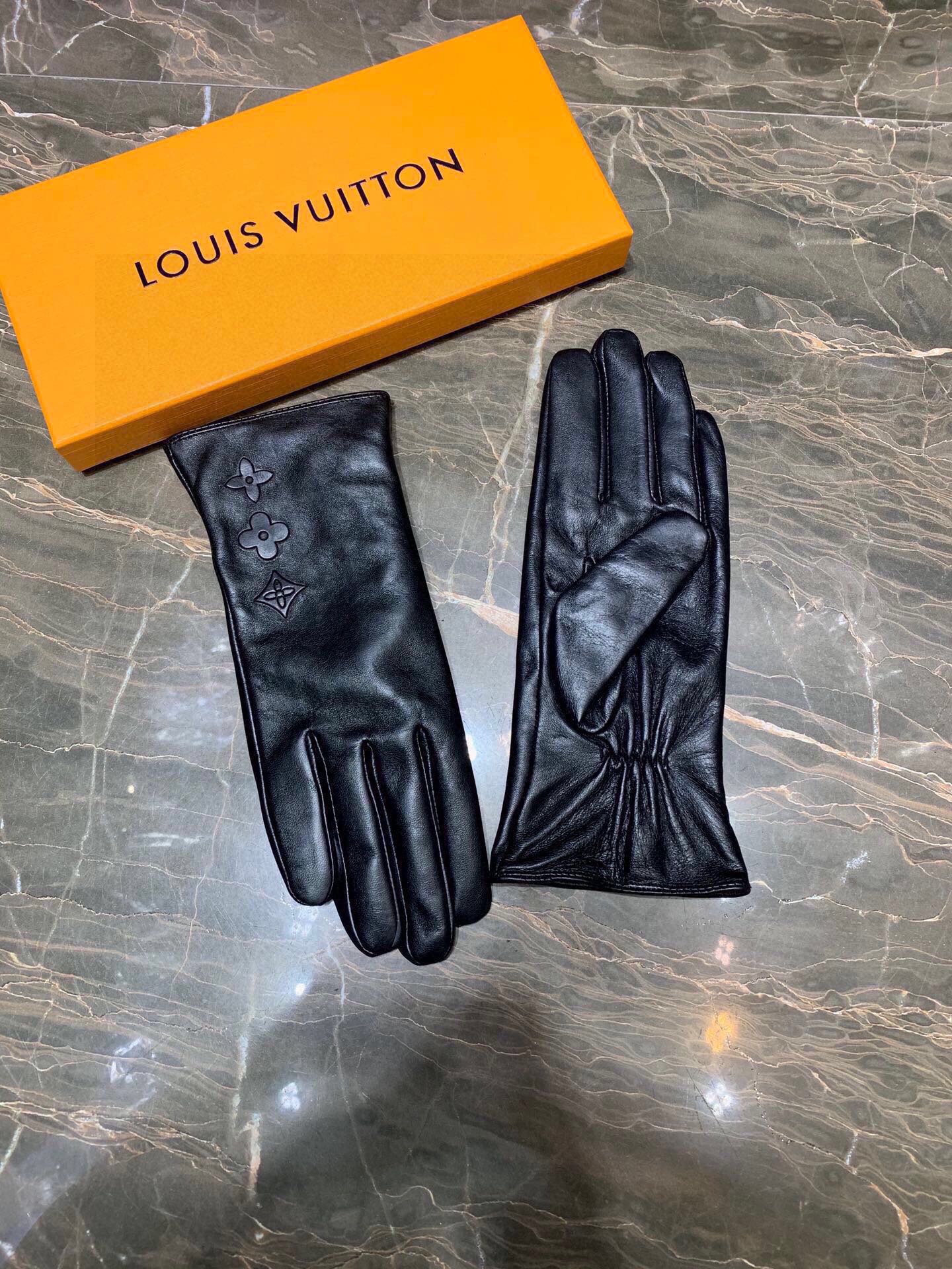 GLOVES IN BLACK EMBOSSED LAMBSKIN 465060 - M