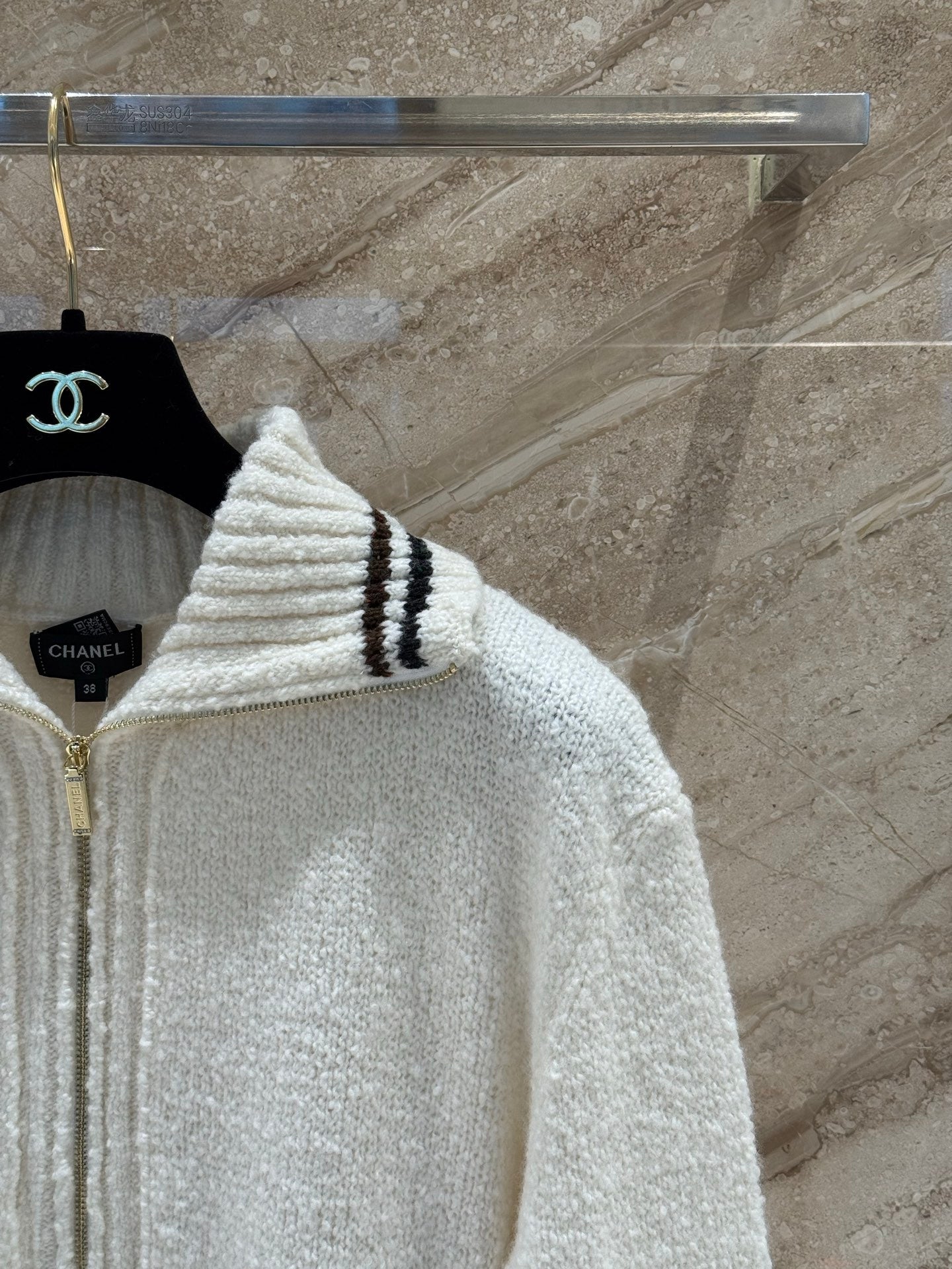 CHANEL 25S CASHMERE HALF-ZIP T-SHIRT 318