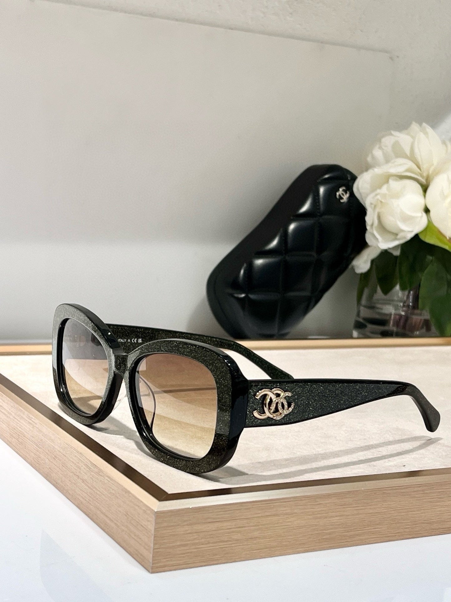 SQUARE SUNGLASSES CH5468B IN ACETATE EMBOSSED DIAMOND - Black/Black Logo