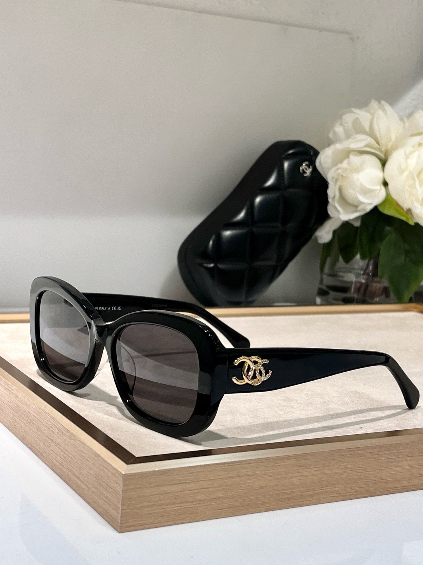 SQUARE SUNGLASSES CH5468B IN ACETATE EMBOSSED DIAMOND - Black/Black Logo