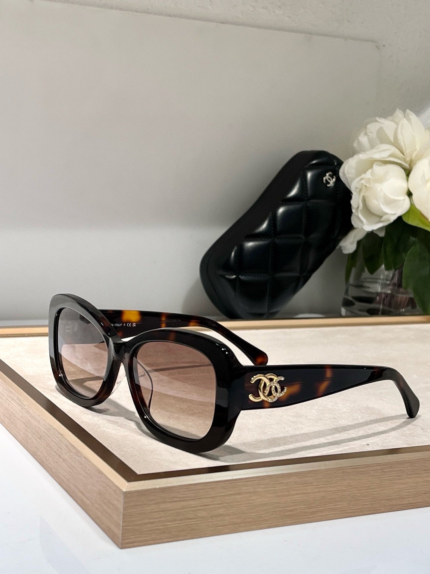 SQUARE SUNGLASSES CH5468B IN ACETATE EMBOSSED DIAMOND - Black/Black Logo