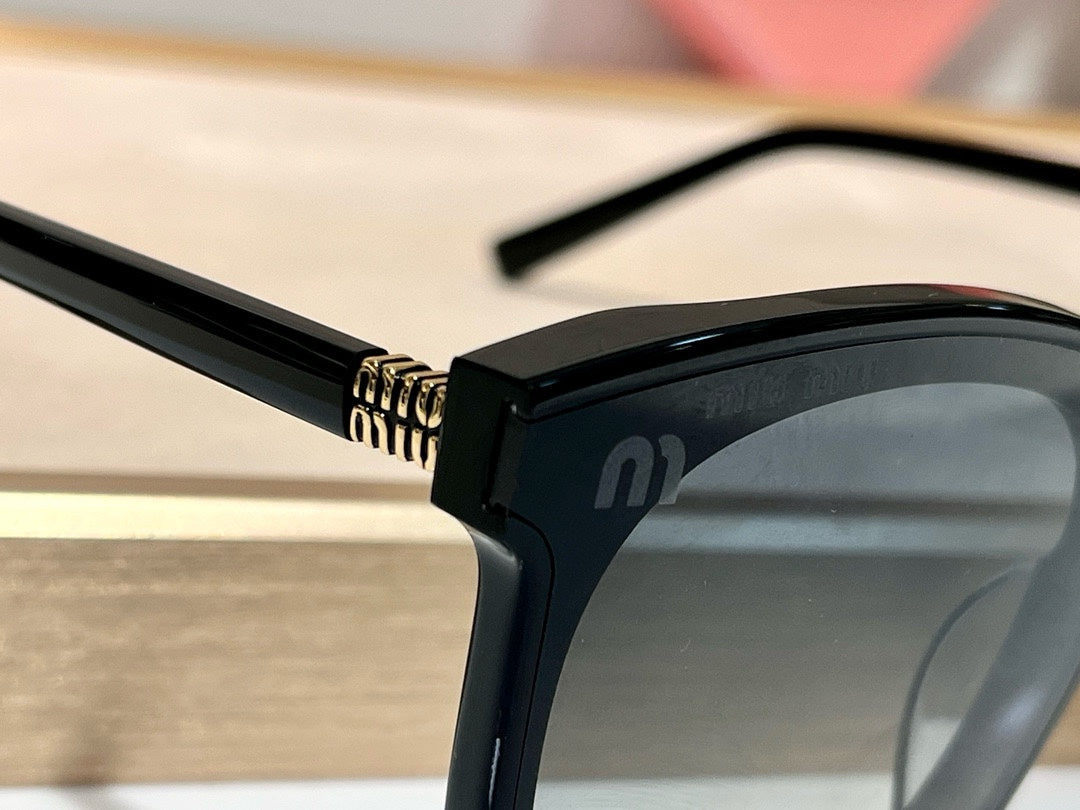RUNWAY SUNGLASSES SMU08Z IN ACETATE - Black/Black Grey