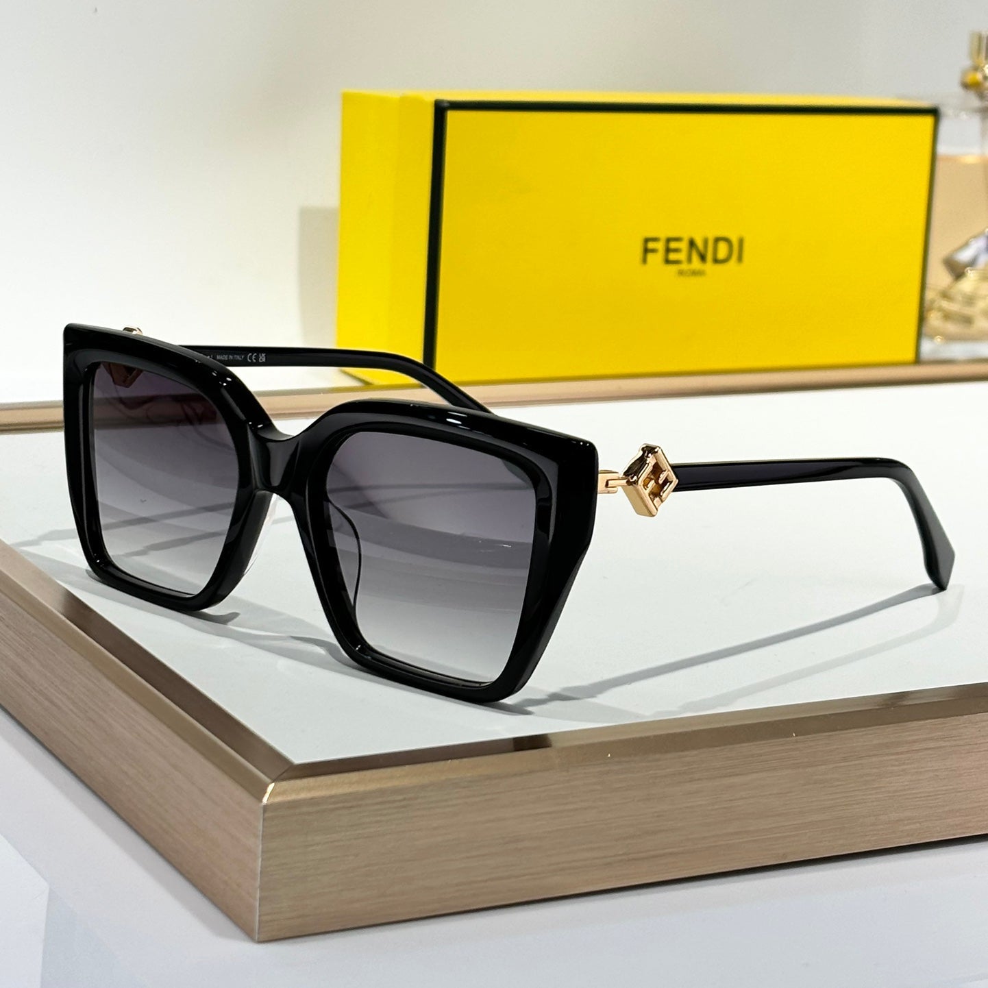 FF DIAMONDS SQUARE FRAME SUNGLASSES FE40161 IN ACETATE - Beige