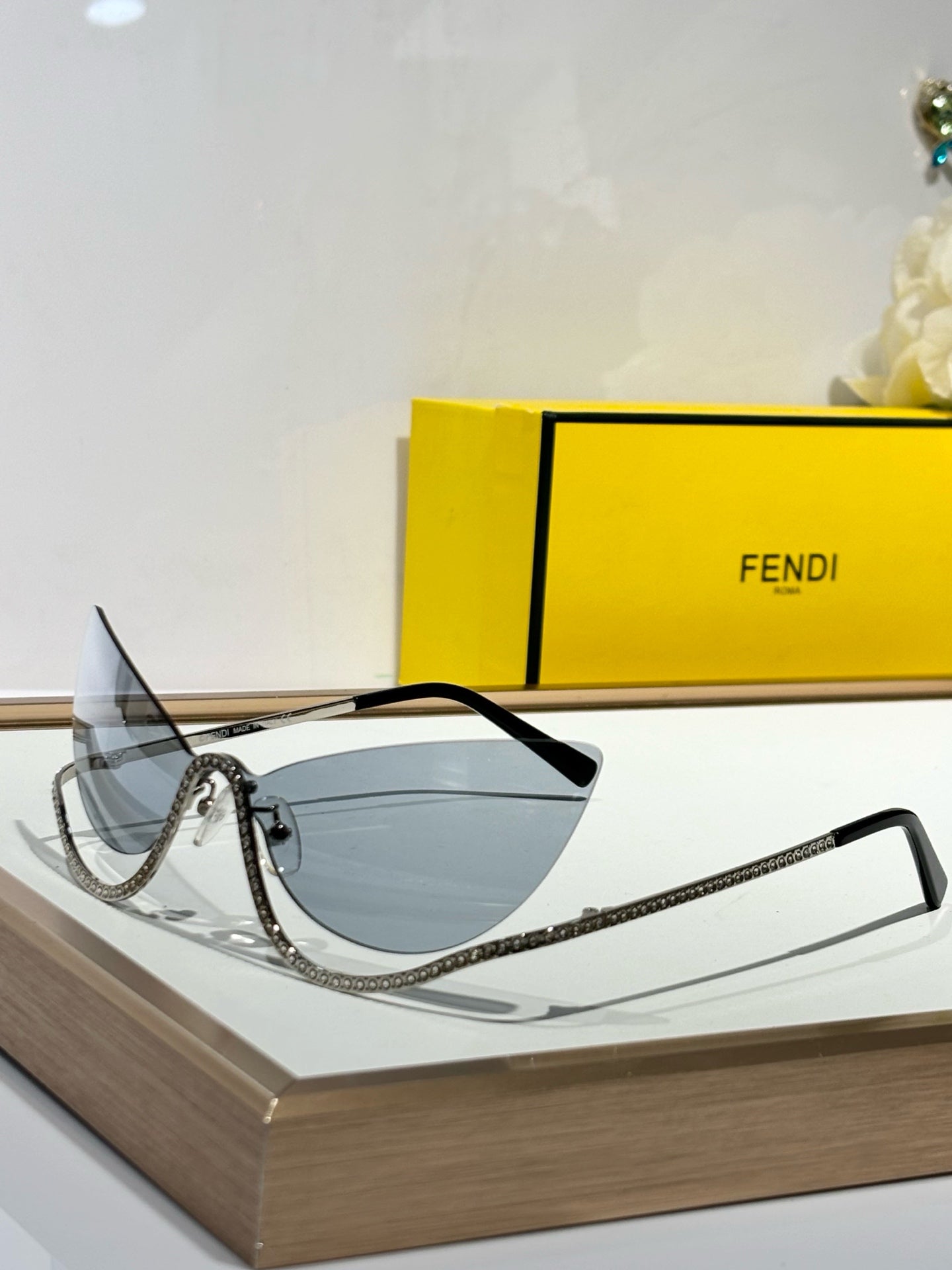CRYSTAL STUDDED CAT-EYE FRAME SUNGLASSES FE40158 IN METAL - Light brown