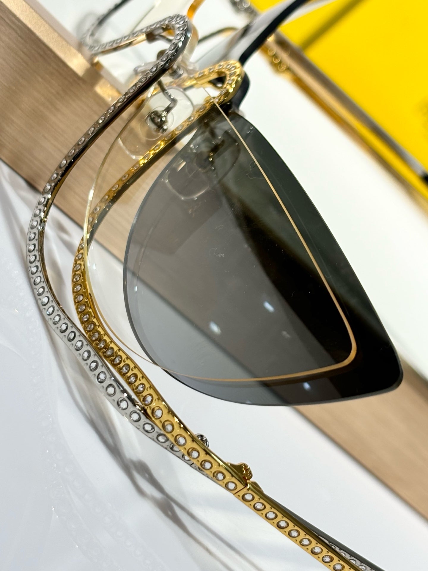 CRYSTAL STUDDED CAT-EYE FRAME SUNGLASSES FE40158 IN METAL - Light brown