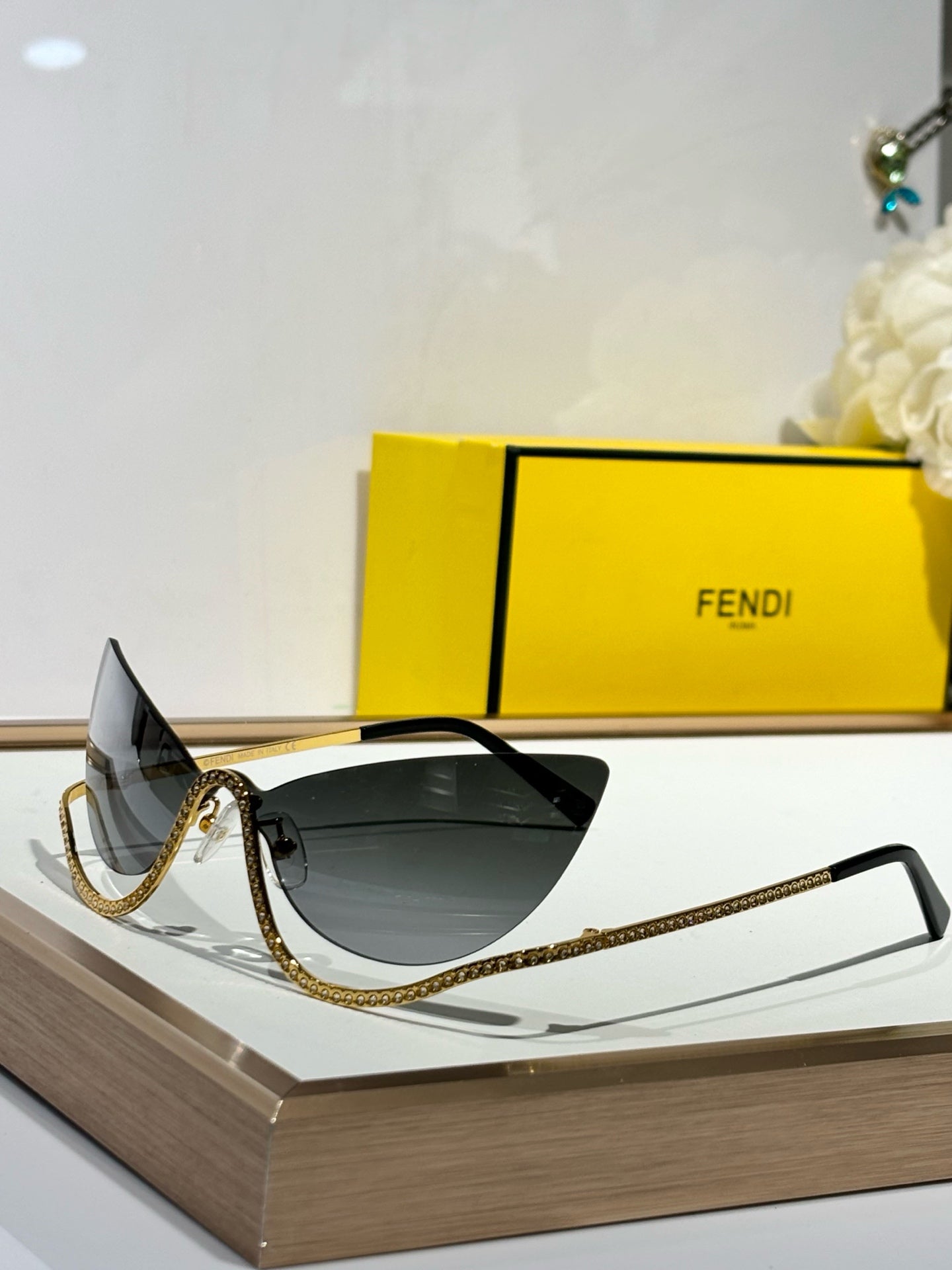 CRYSTAL STUDDED CAT-EYE FRAME SUNGLASSES FE40158 IN METAL - Light brown