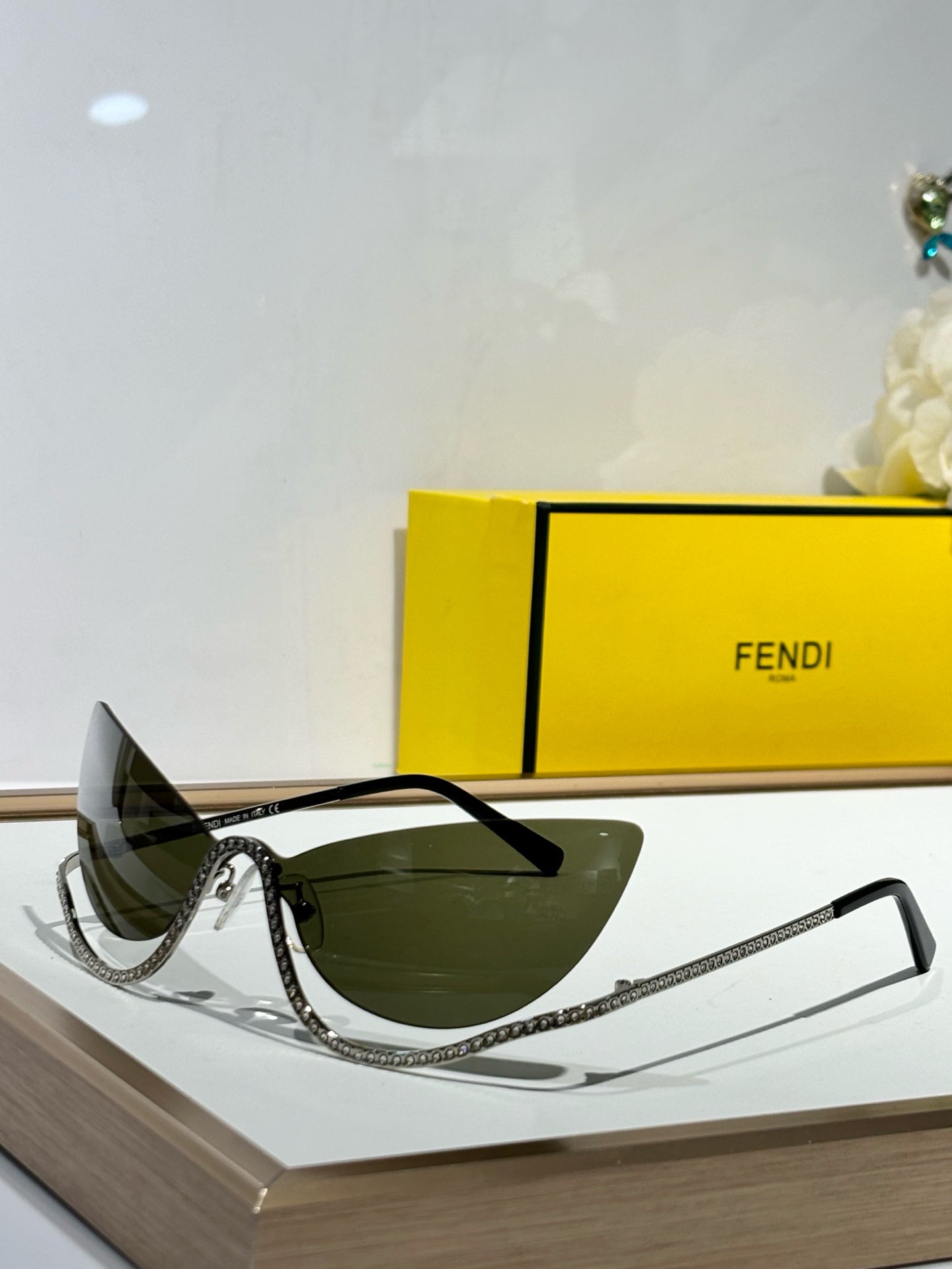 CRYSTAL STUDDED CAT-EYE FRAME SUNGLASSES FE40158 IN METAL - Light brown