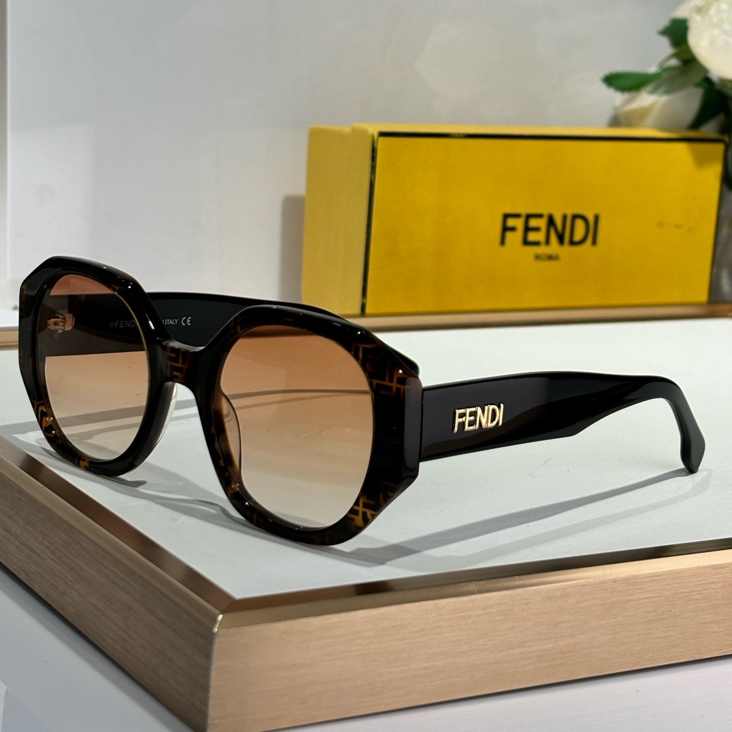 FEN EVOLUTION CHUNKY GEOMETRIC FRAME SUNGLASSES FE40118 IN ACETATE - Brown FF pattern/ brown