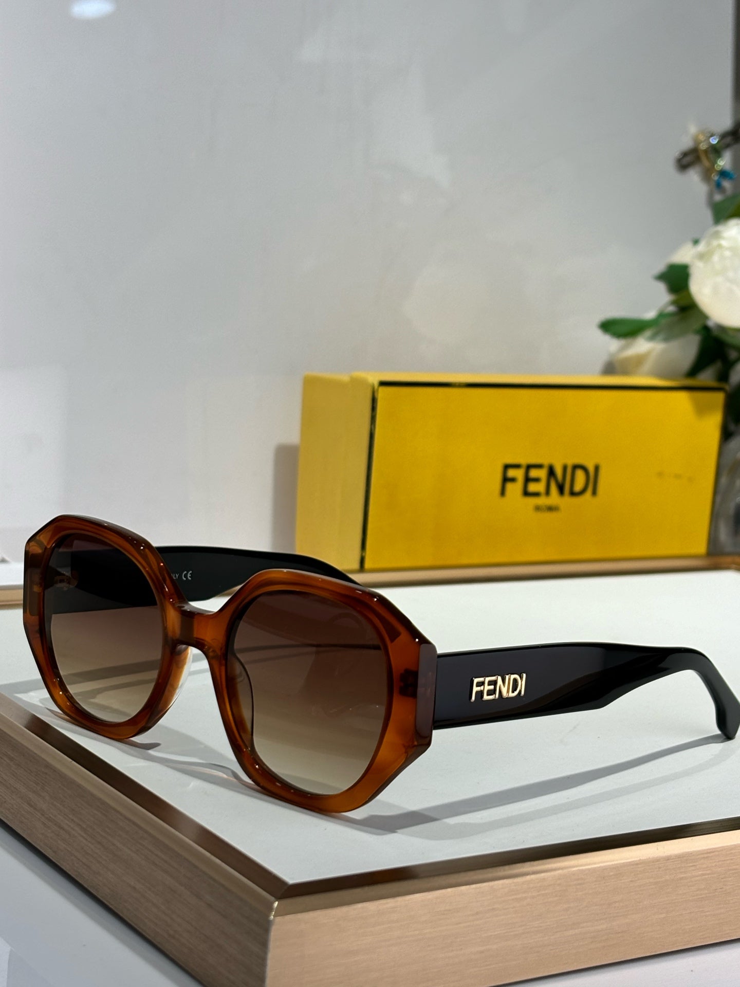 FEN EVOLUTION CHUNKY GEOMETRIC FRAME SUNGLASSES FE40118 IN ACETATE - Brown FF pattern/ brown