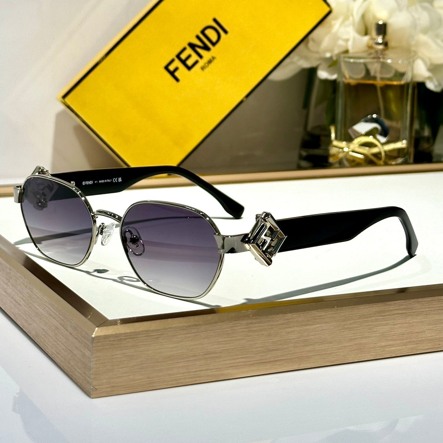 TRAVEL ROUND FRAME SUNGLASSES FE40148l  IN METAL AND ACETATE - Light orange