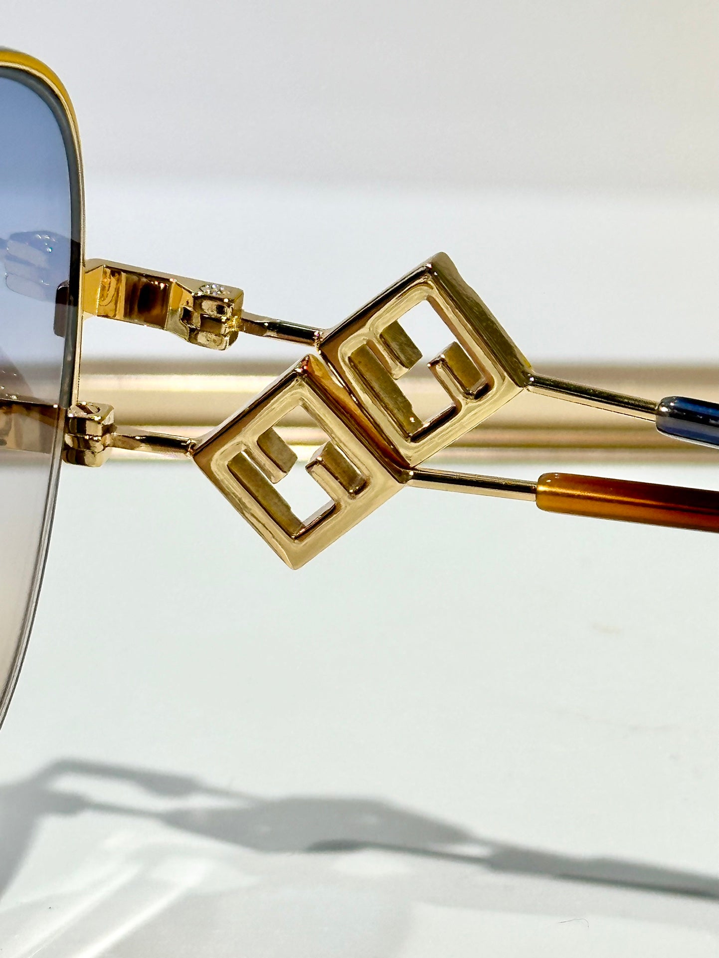 TRAVEL ROUND FRAME SUNGLASSES FD8136 IN METAL - Blue yellow