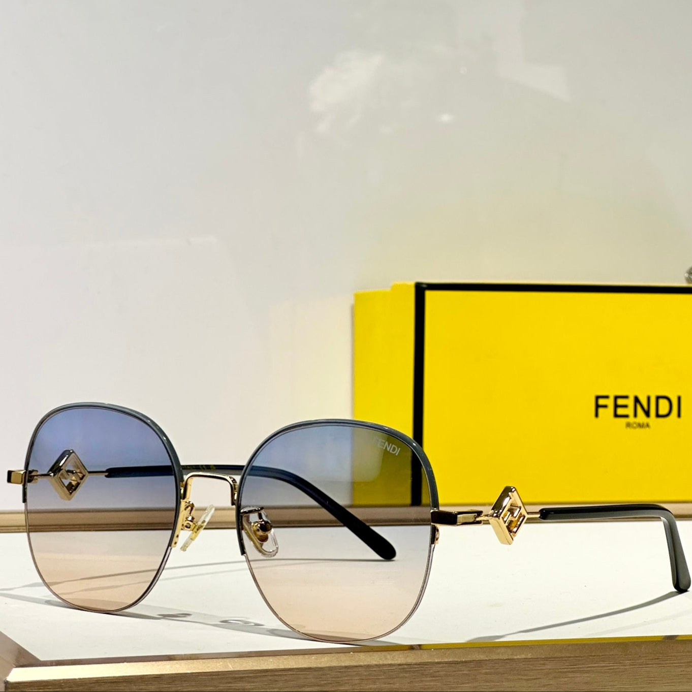 TRAVEL ROUND FRAME SUNGLASSES FD8136 IN METAL - Blue yellow