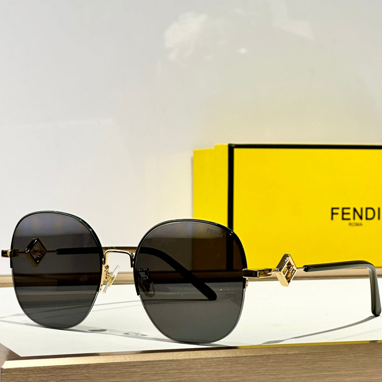 TRAVEL ROUND FRAME SUNGLASSES FD8136 IN METAL - Blue yellow