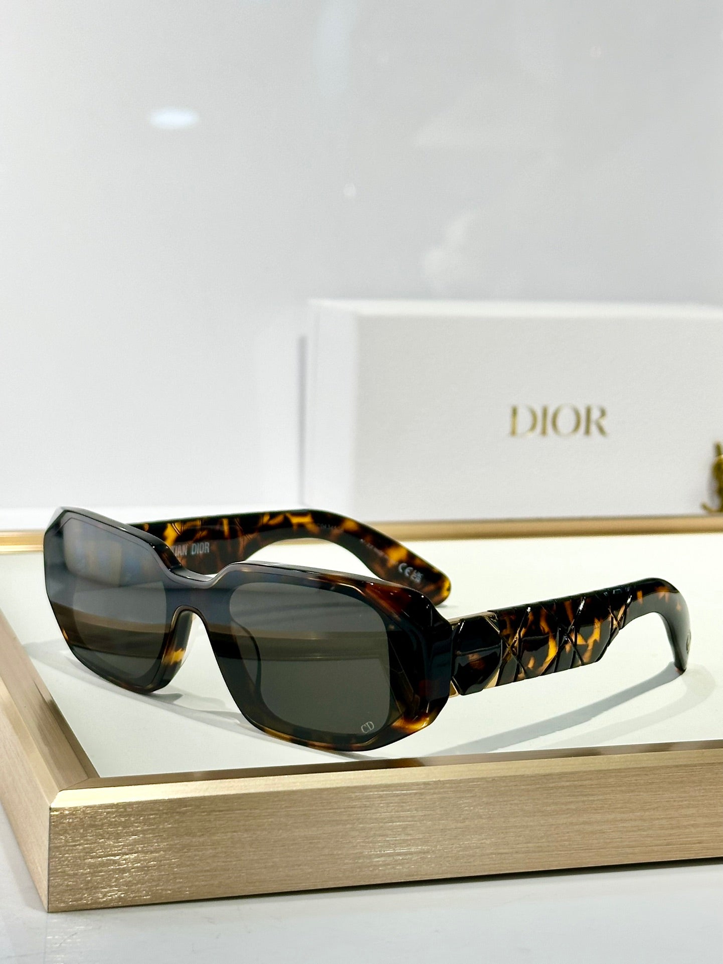 MONTAIGNE SUNGLASS LABY99.22 A3I IN ACETATE - Black/Brown
