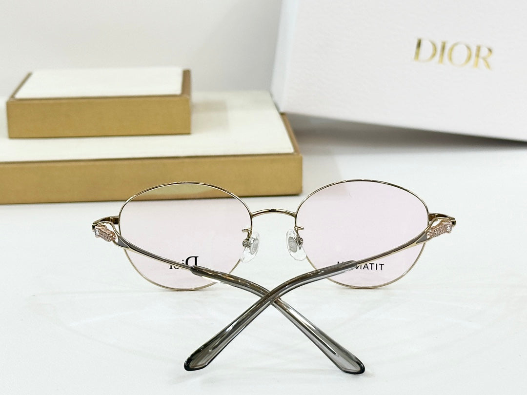 MONTAIGNE SUNGLASS CD 0269/S IN TITANE EMBELLISHES STONES - Rose Pink