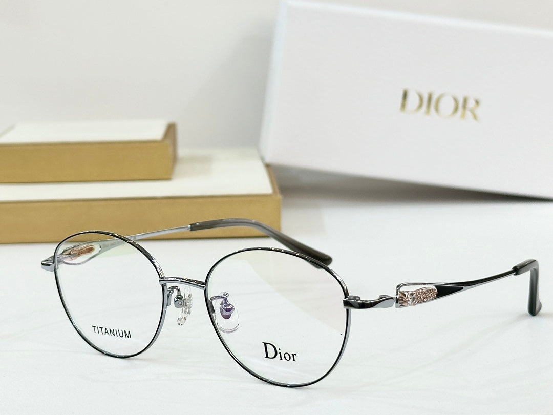 MONTAIGNE SUNGLASS CD 0269/S IN TITANE EMBELLISHES STONES - Rose Pink