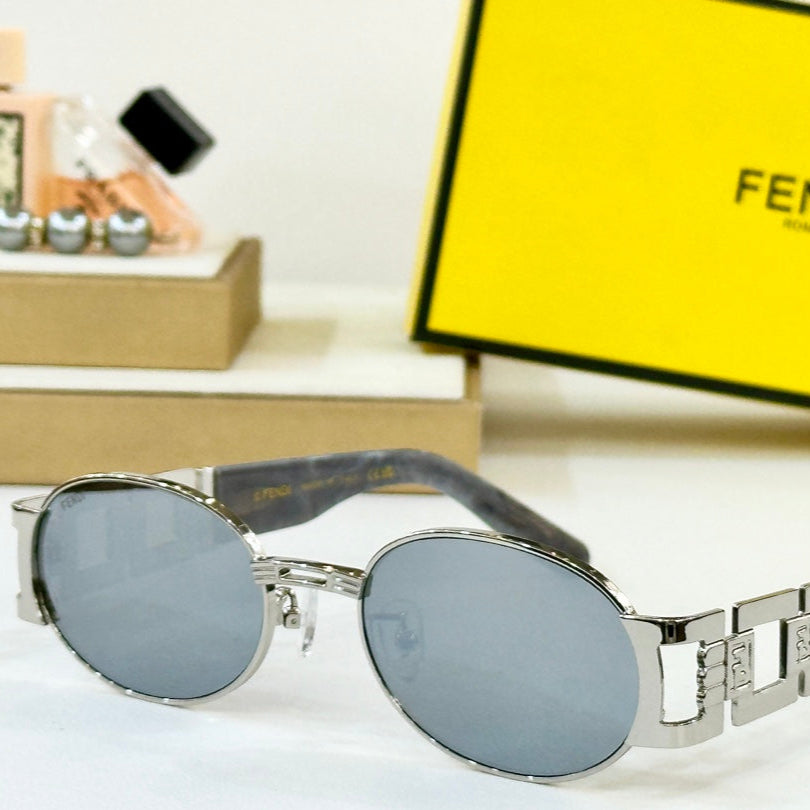 FIRST CRYSTAL OVAL FRAME SUNGLASSES 7076 IN METAL - Mirrored silver