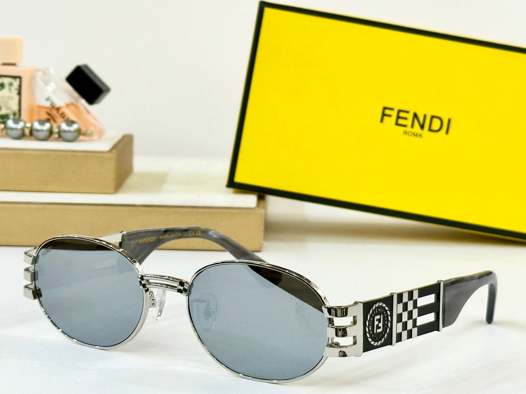 FIRST CRYSTAL CHUNKY OVAL FRAME SUNGLASSES 7078 IN METAL - Mirrored silver