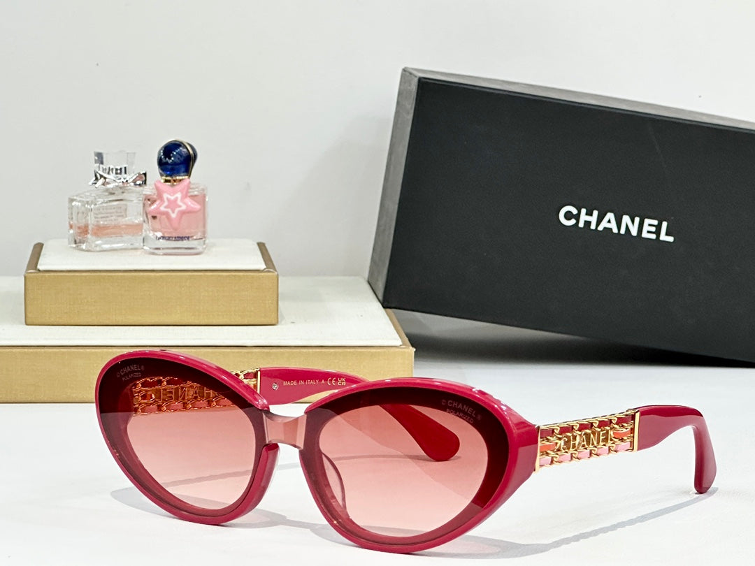 CAT EYE SUNGLASSES CH5537Q IN ACETATE CHAIN METAL - Black/Grey Smoke