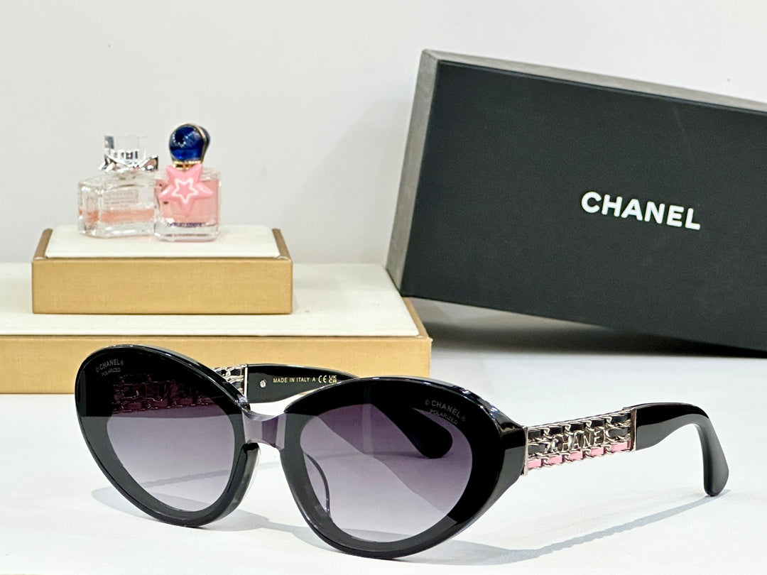 CAT EYE SUNGLASSES CH5537Q IN ACETATE CHAIN METAL - Black/Grey Smoke