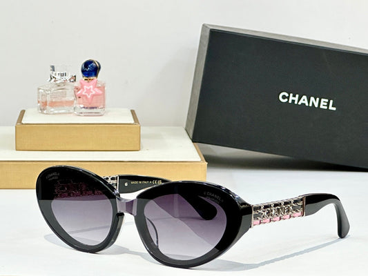 CAT EYE SUNGLASSES CH5537Q IN ACETATE CHAIN METAL - Black/Grey Smoke