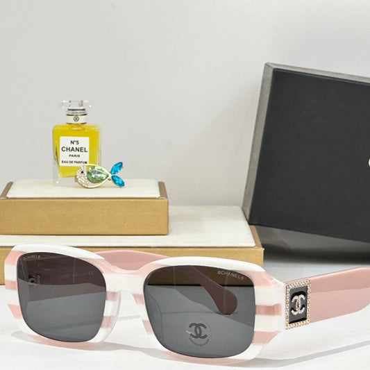 RECTANGULAR SUNGLASSES CH4366 IN ACETATE EMBOSSED CRYSTAL - Pink White/Black