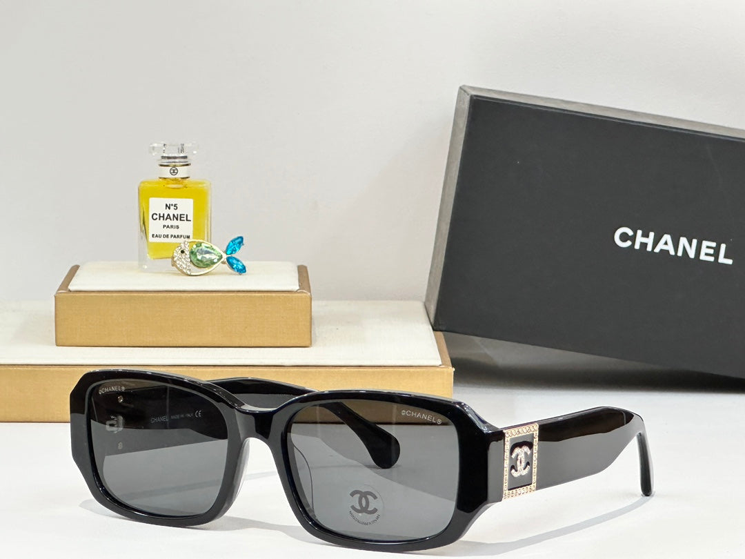 RECTANGULAR SUNGLASSES CH4366 IN ACETATE EMBOSSED CRYSTAL - Pink White/Black
