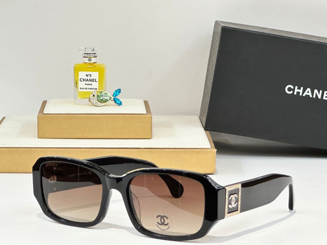 RECTANGULAR SUNGLASSES CH4366 IN ACETATE EMBOSSED CRYSTAL - Pink White/Black