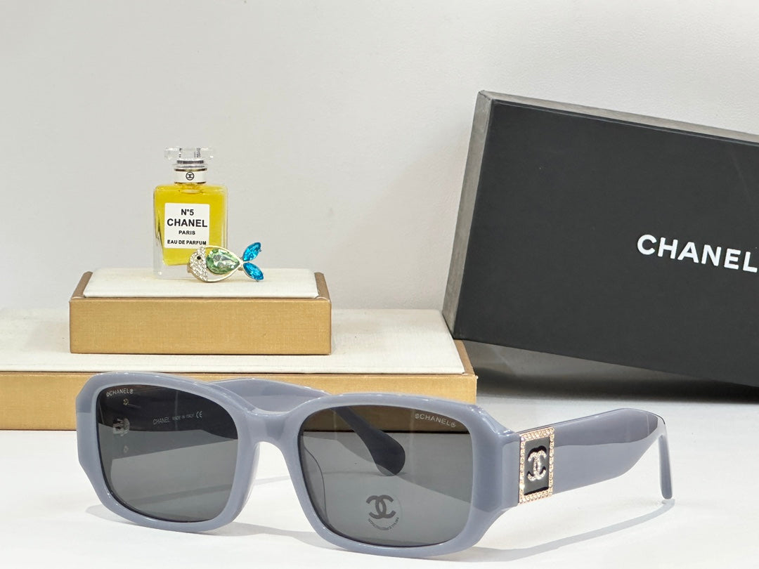 RECTANGULAR SUNGLASSES CH4366 IN ACETATE EMBOSSED CRYSTAL - Pink White/Black