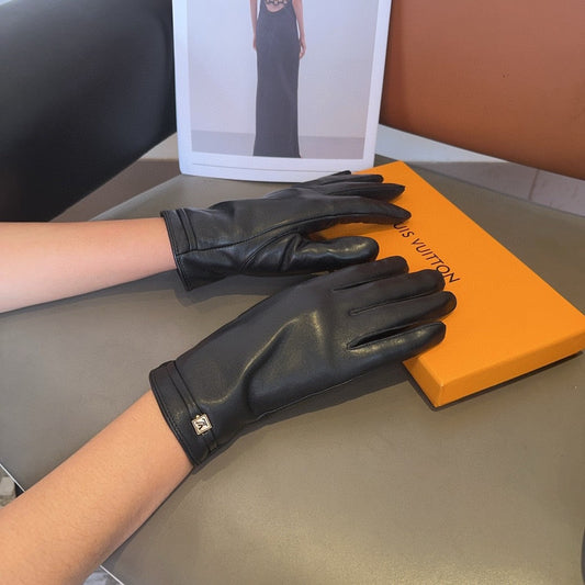LV GLOVES IN BLACK LAMBSKIN 466818 - M