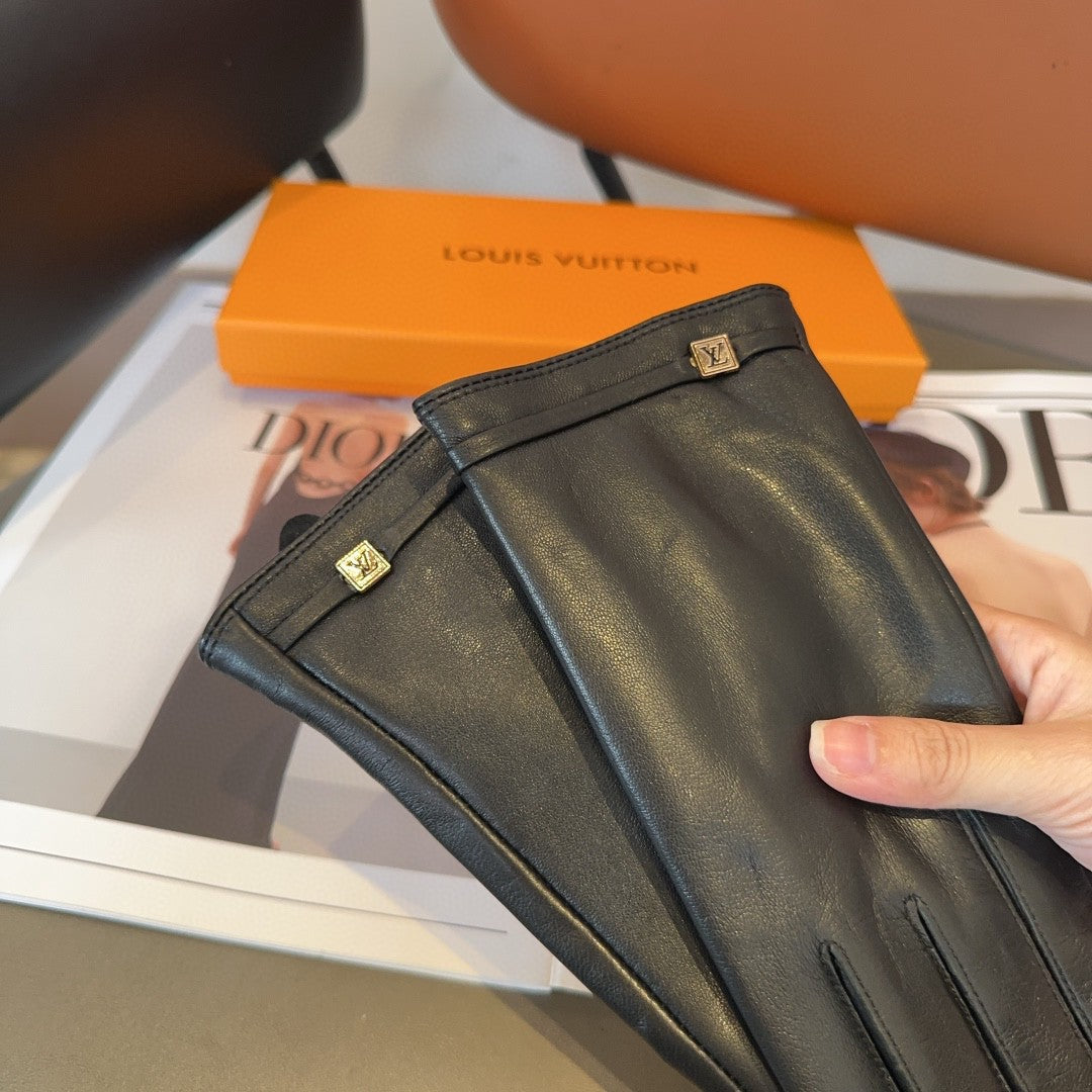 LV GLOVES IN BLACK LAMBSKIN 466818 - M
