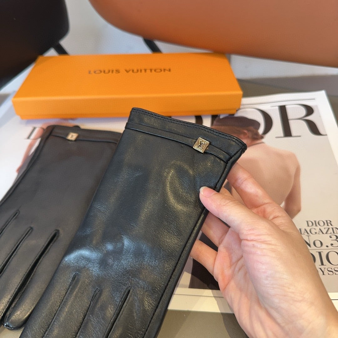 LV GLOVES IN BLACK LAMBSKIN 466818 - M